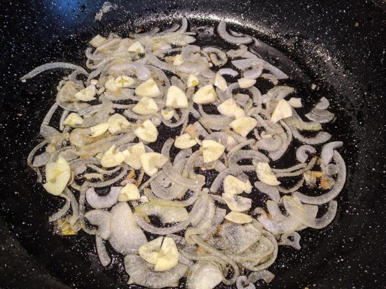 Добавить чеснок