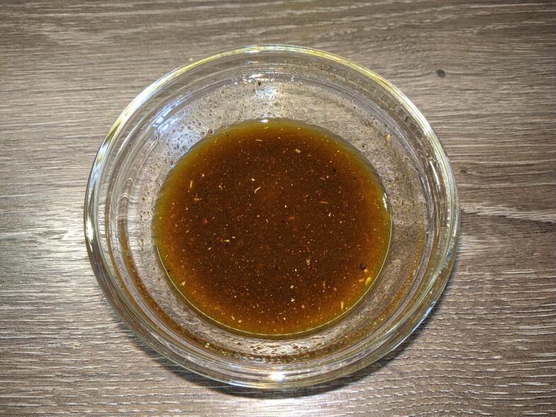 Перемешиваем специи и масло