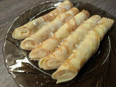 Блинчики со сливочным маслом и сахаром