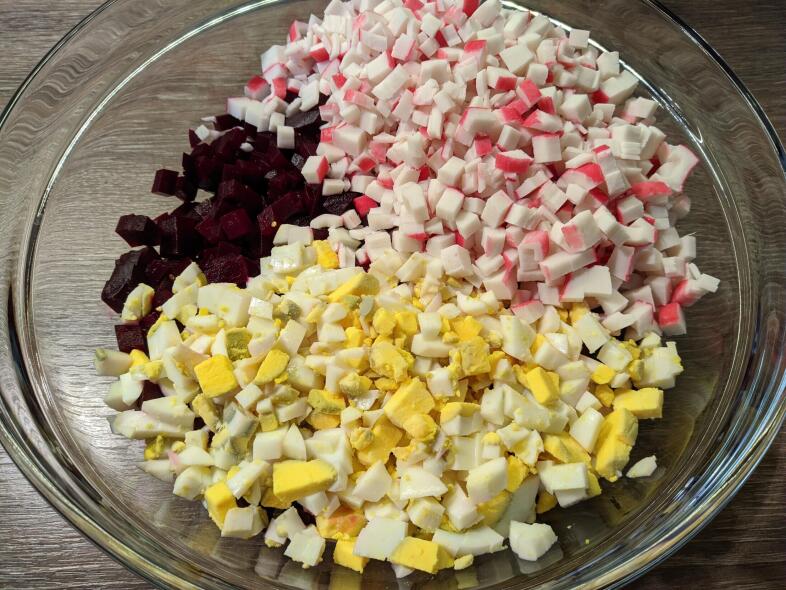 Нарезать основные ингредиенты